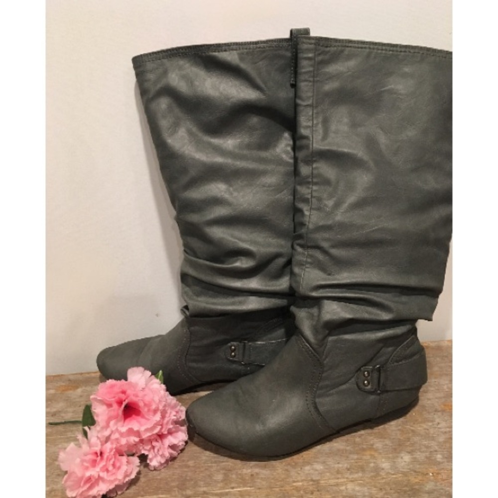 Grey boots