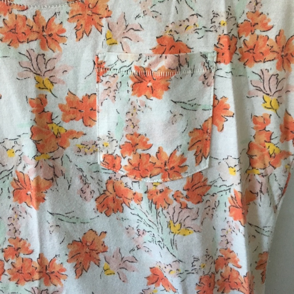 Leaf patterned top - Picture 2 of 3