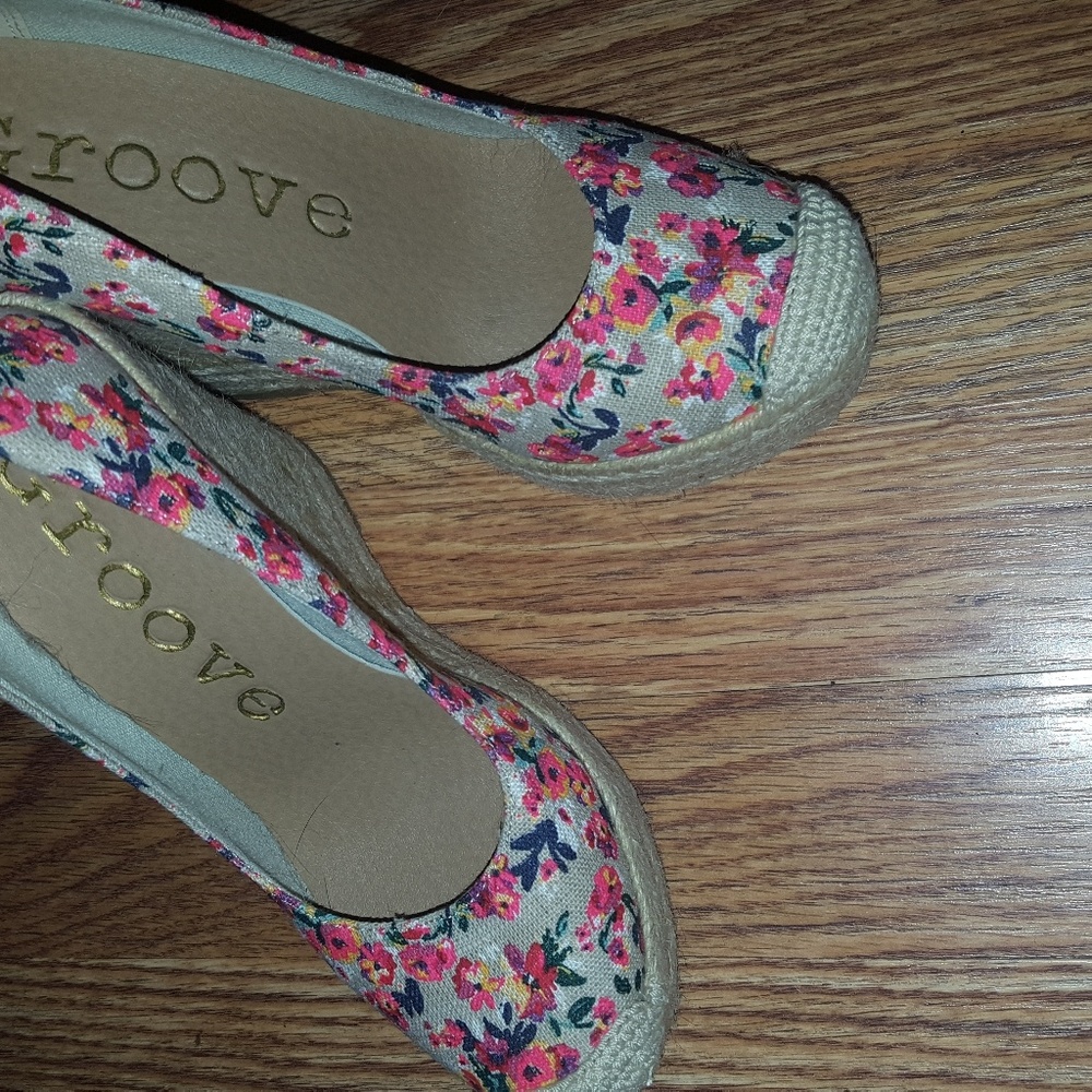 Floral wedges
