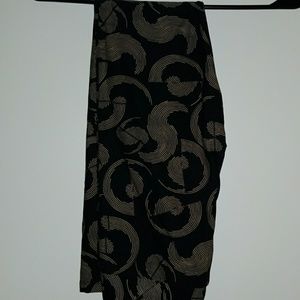 Lularoe Black and Cream swirls leggings