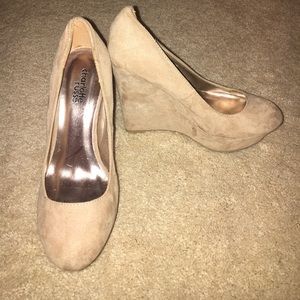 NUDE SUEDE WEDGES