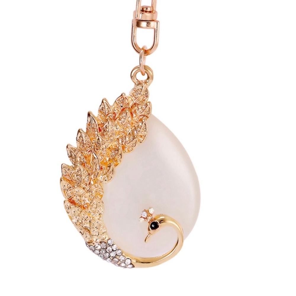 ✨💝Stunning Fashion Opal Crystal Peacock Key Chain
