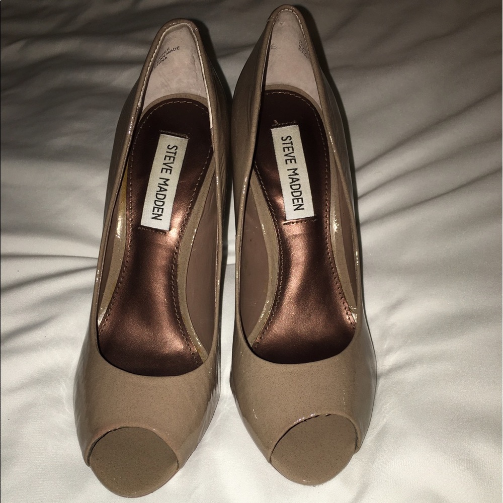 Opened toed pumps.