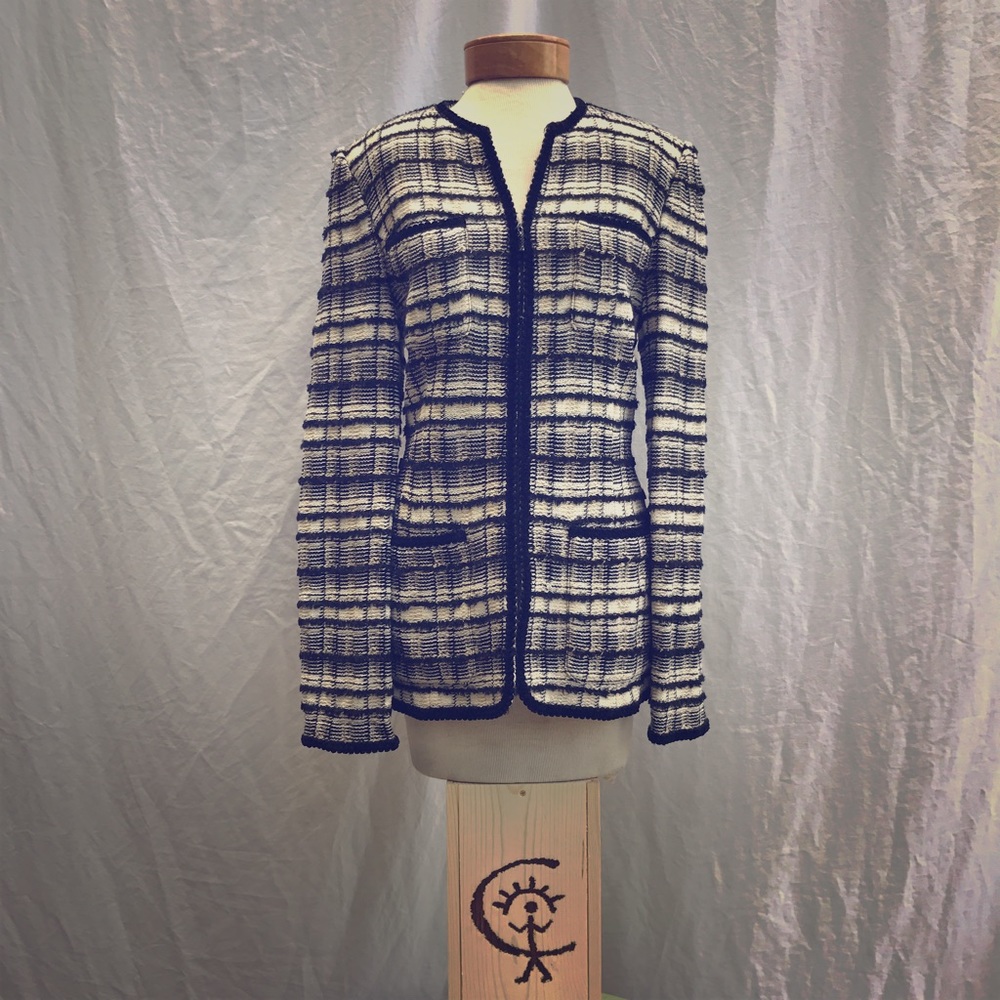 Sophisticated and elegant St. John zip jacket