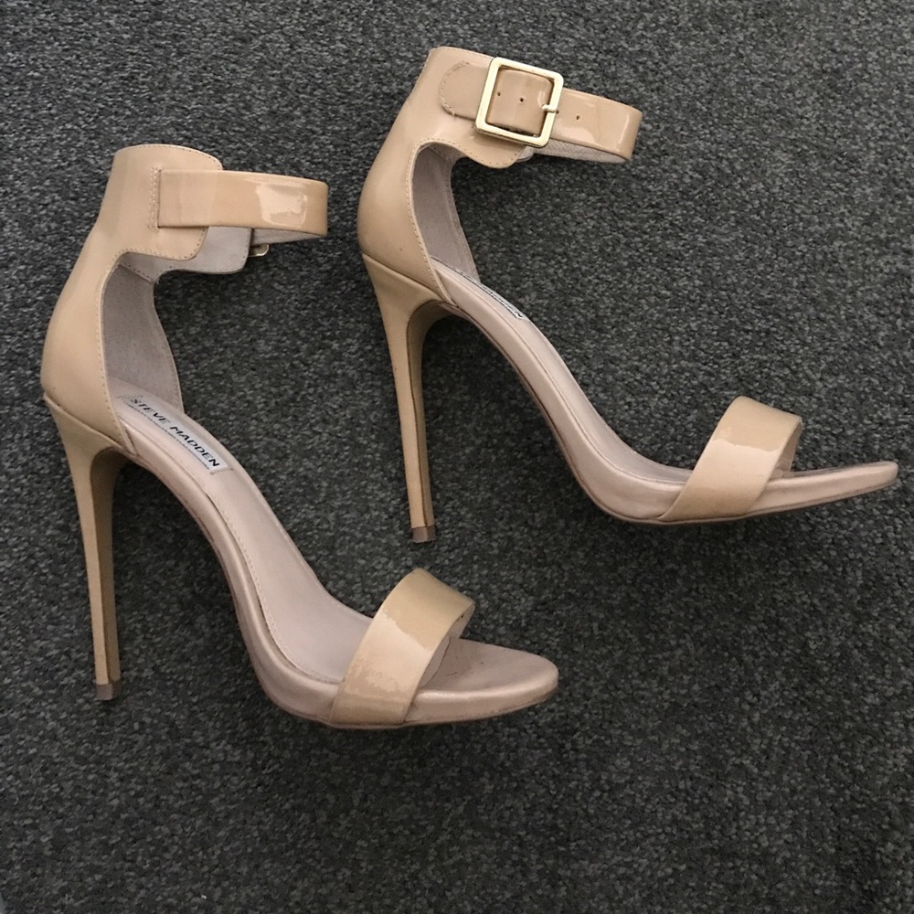 Steve Madden Beige Sandal