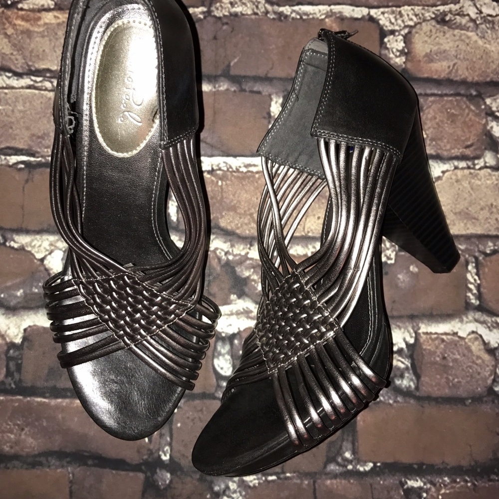 STUDIO PAOLO~Pewter Metallic Strappy Sandals~9