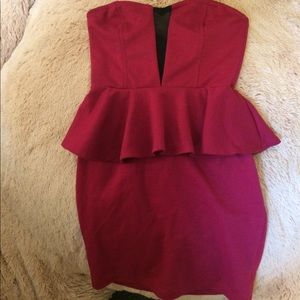Mini dress that accentuates hips& cleavage