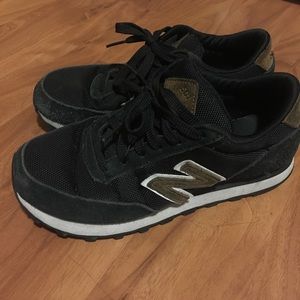 Black New Balance 507