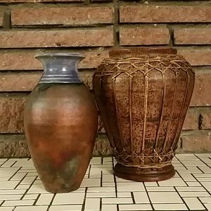 2 vases, 5$ each
