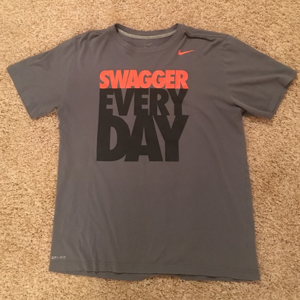 Nike Graphic T-Shirt (Dri-Fit)