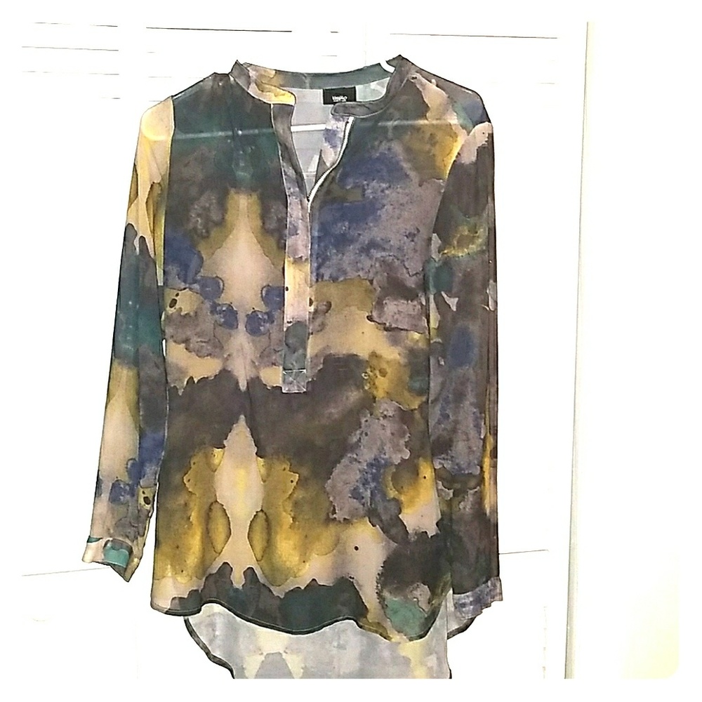 **CLOSET CLEAR OUT SALE!!**Semi sheer blouse