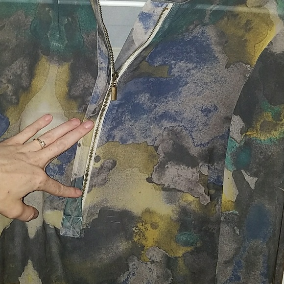 **CLOSET CLEAR OUT SALE!!**Semi sheer blouse - Picture 2 of 4