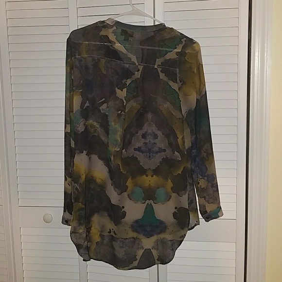 **CLOSET CLEAR OUT SALE!!**Semi sheer blouse - Picture 4 of 4