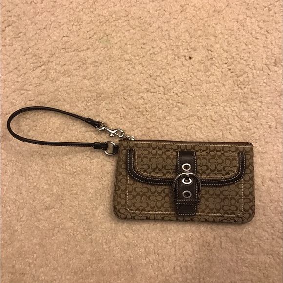 Coach Handbags - Coach wristlet!