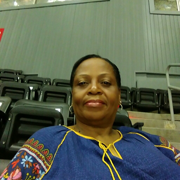 Meet your Posher, Shelia - Picture 1 of 1