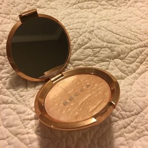 Becca Highlight in Champagne Pop