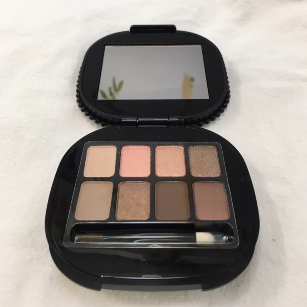 MAC keepsakes beige eyes palette