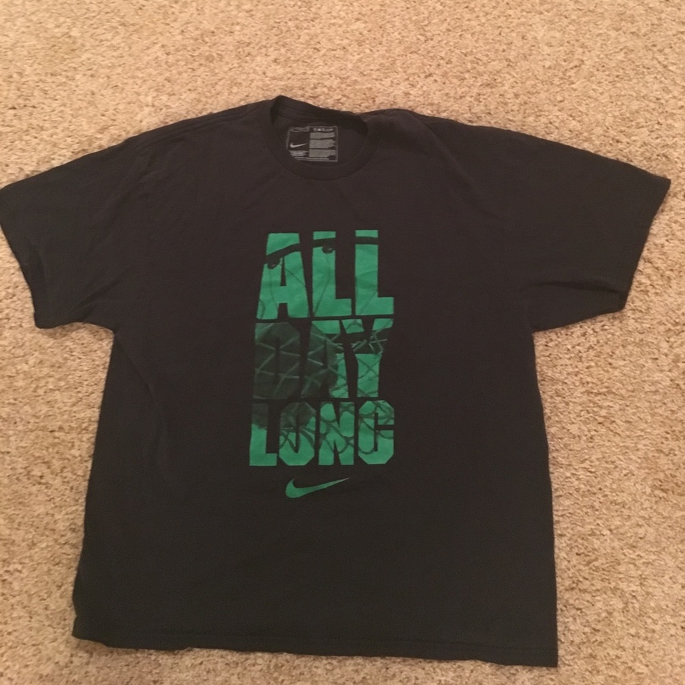 Nike Graphic T-Shirt Men's Medium (M)