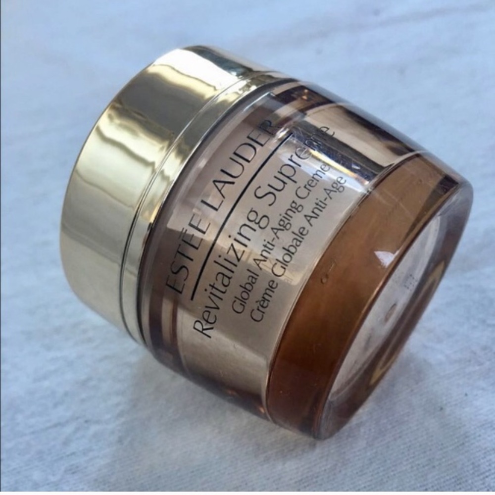 Estée Lauder revitalizing supreme creme