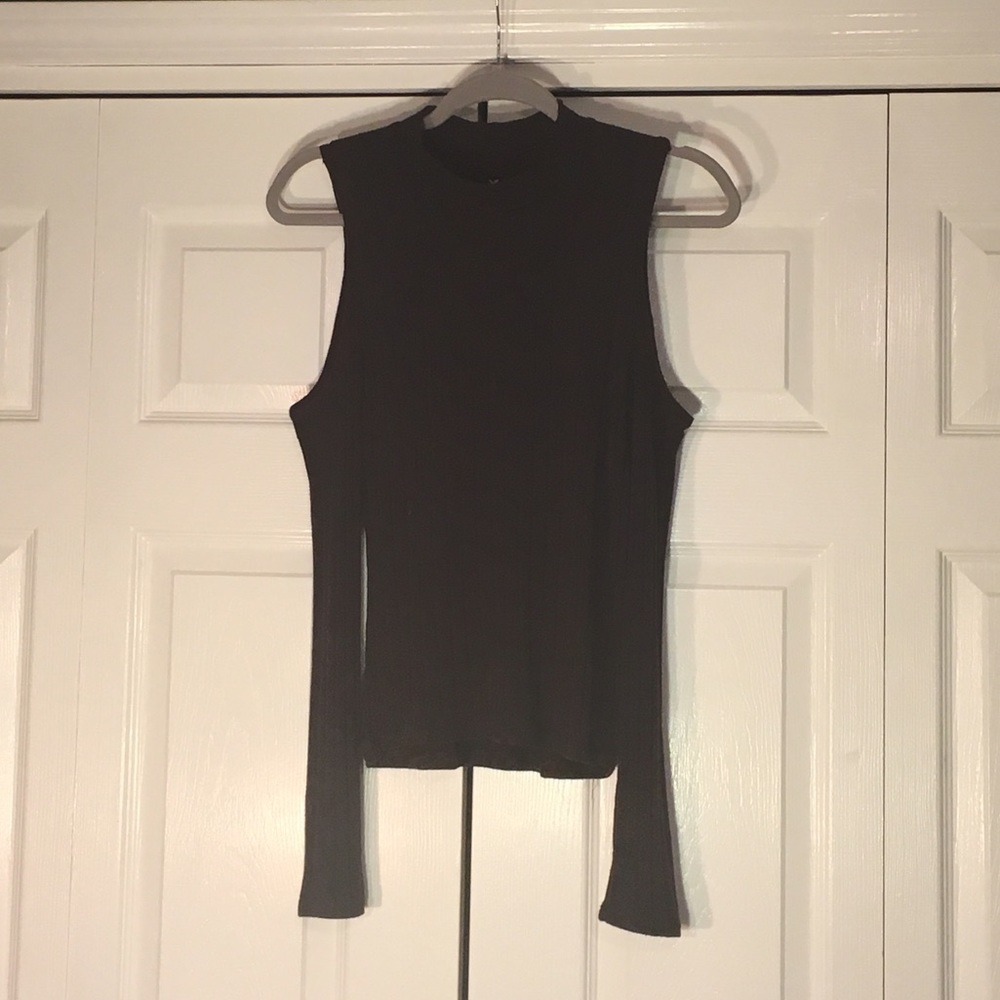 American Eagle Cold Shoulder Top