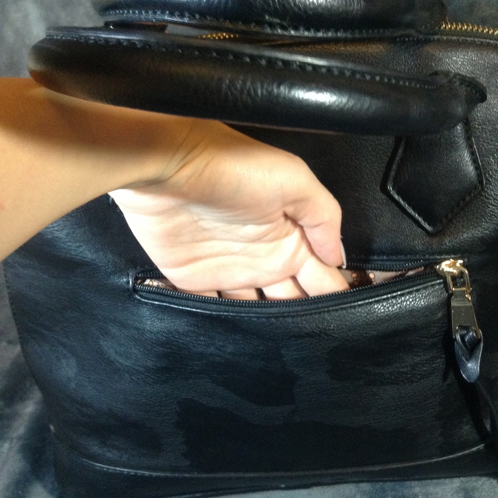 Handbag - Picture 2 of 4