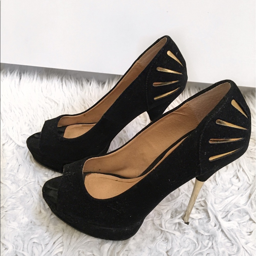 Colin Stuart Metallic Peep Toe Pump.