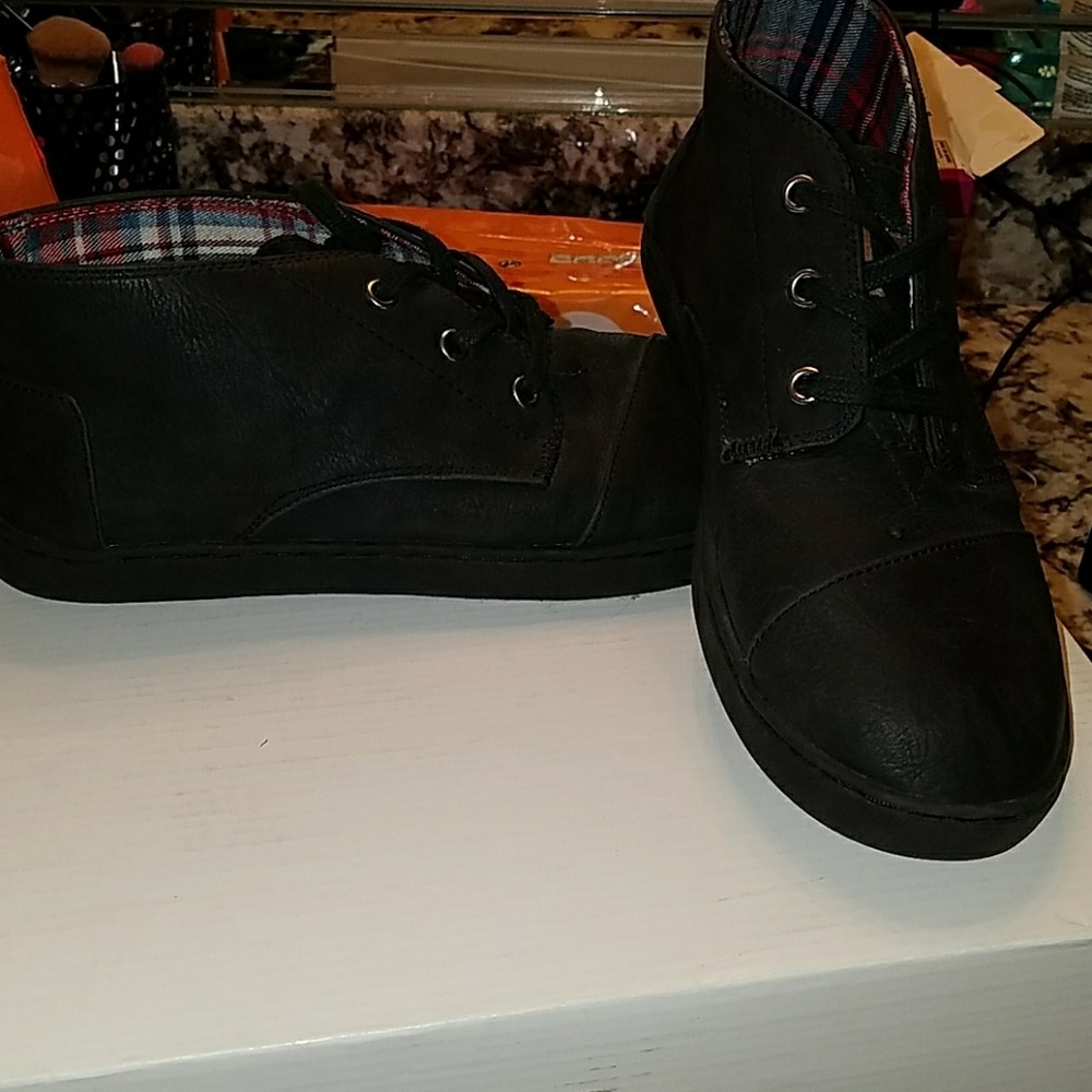 Toms
