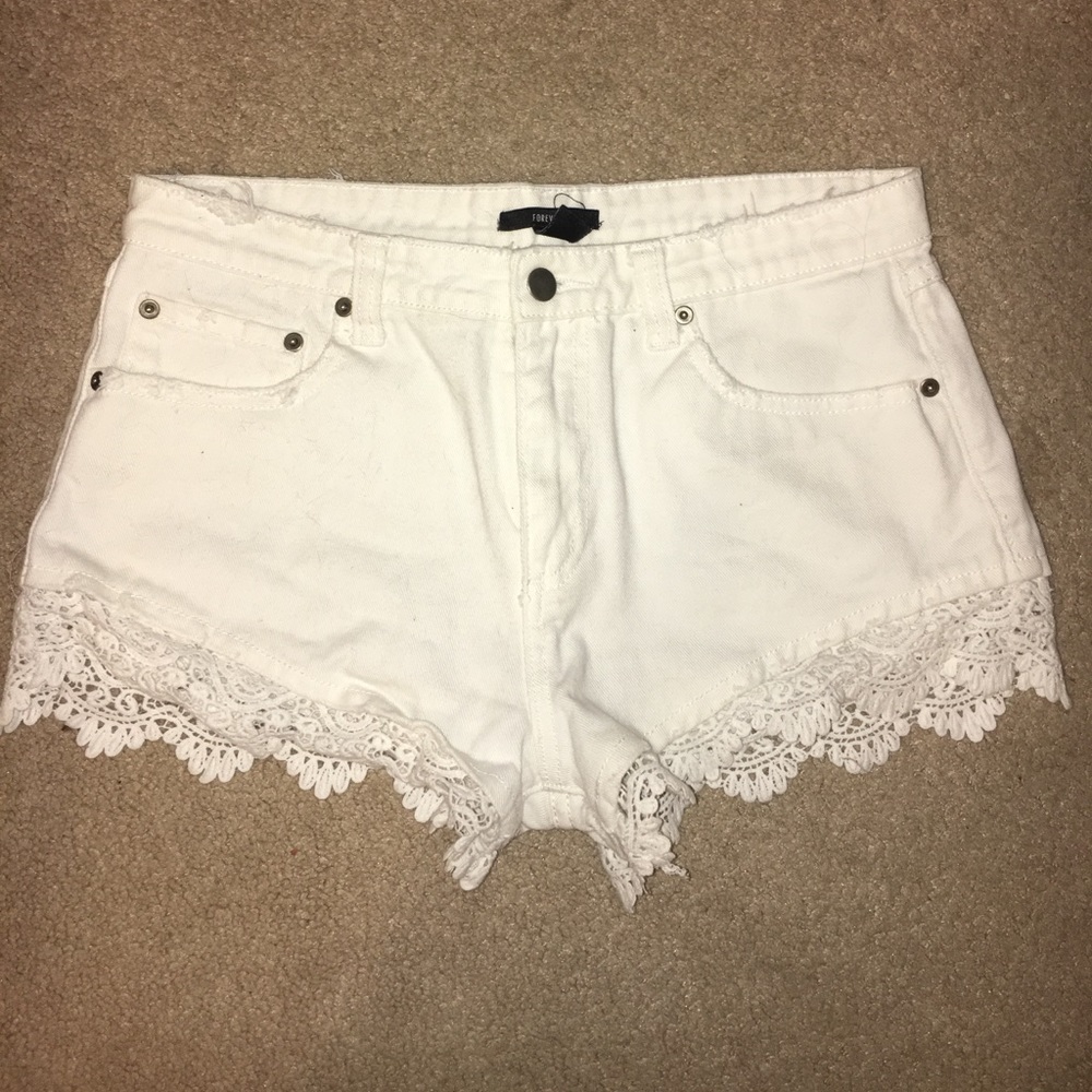White detailed shorts