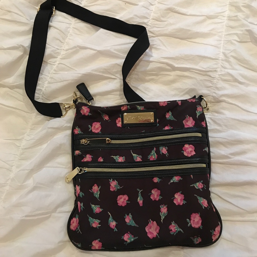 3- pocket Betsy Johnson purse