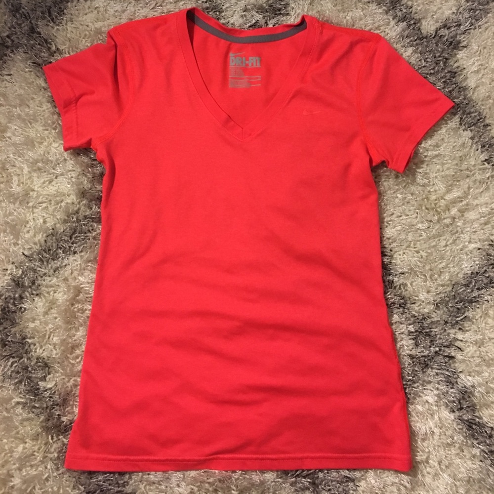 Nike DRI FIT "regular fit" workout top