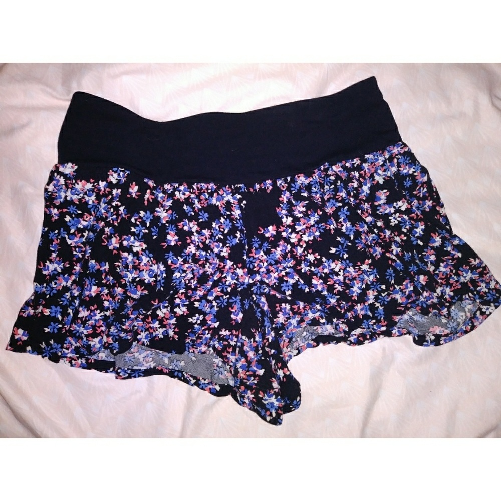 🌸Express floral print shorts🌸