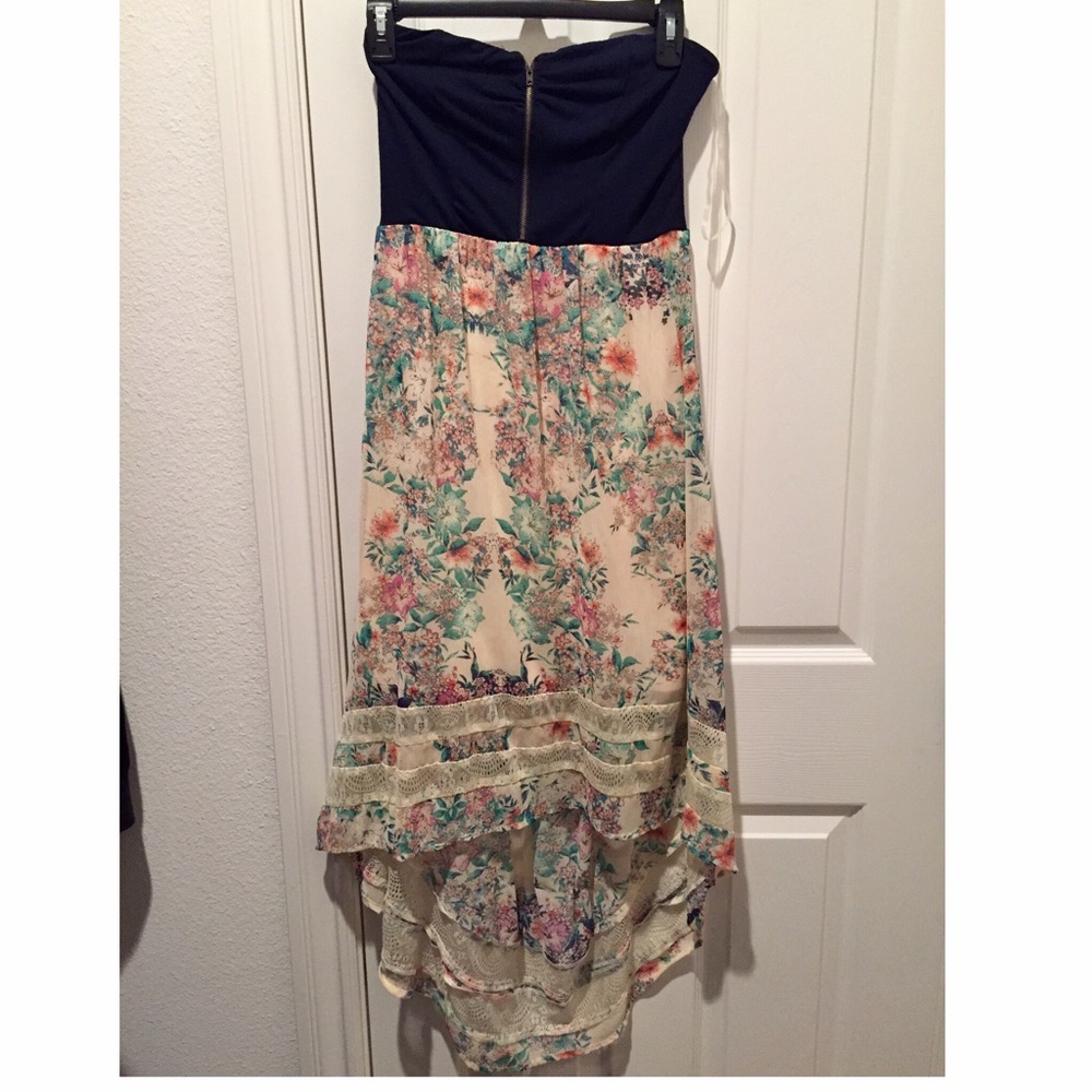 Sleeveless hi-low dress