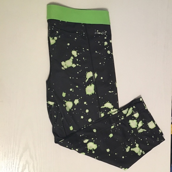 SOLD: Nike Pro Dri-Fit Capri - Picture 2 of 5