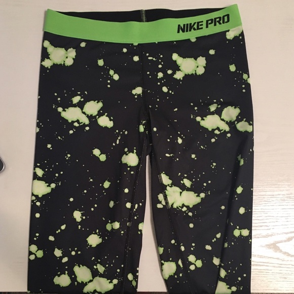 SOLD: Nike Pro Dri-Fit Capri - Picture 3 of 5