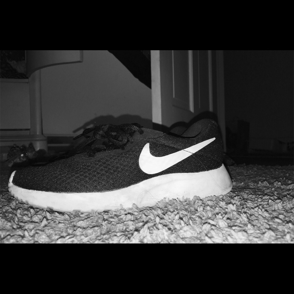 Nike Tanjun Women's Running Shoes , Black/White