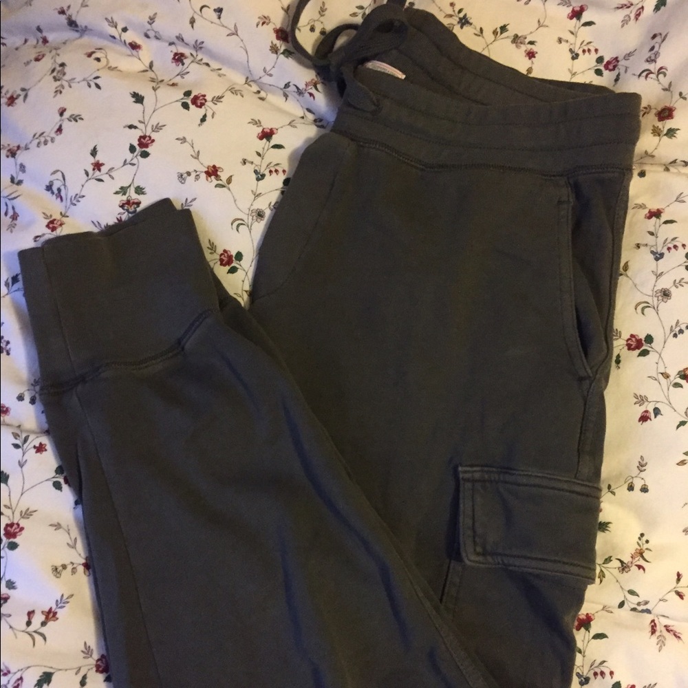 Green jogger/sweat pants with drawstring