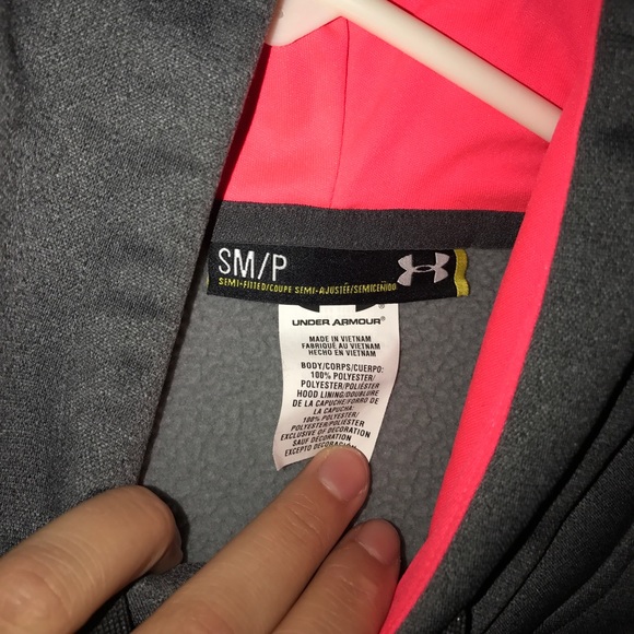 New Under Armour Sweatshirt! - Picture 4 of 5