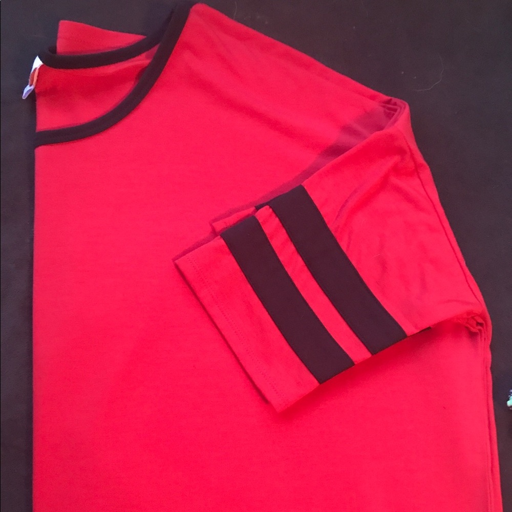 LuLaRoe true red Irma sz L