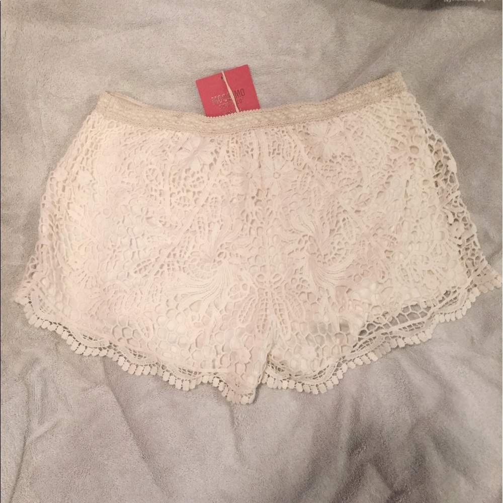 white/cream lace highwaisted shorts