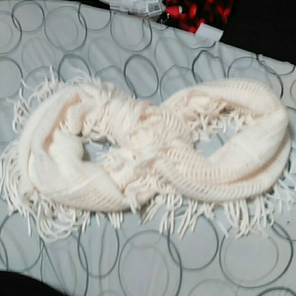 White fringe scarf
