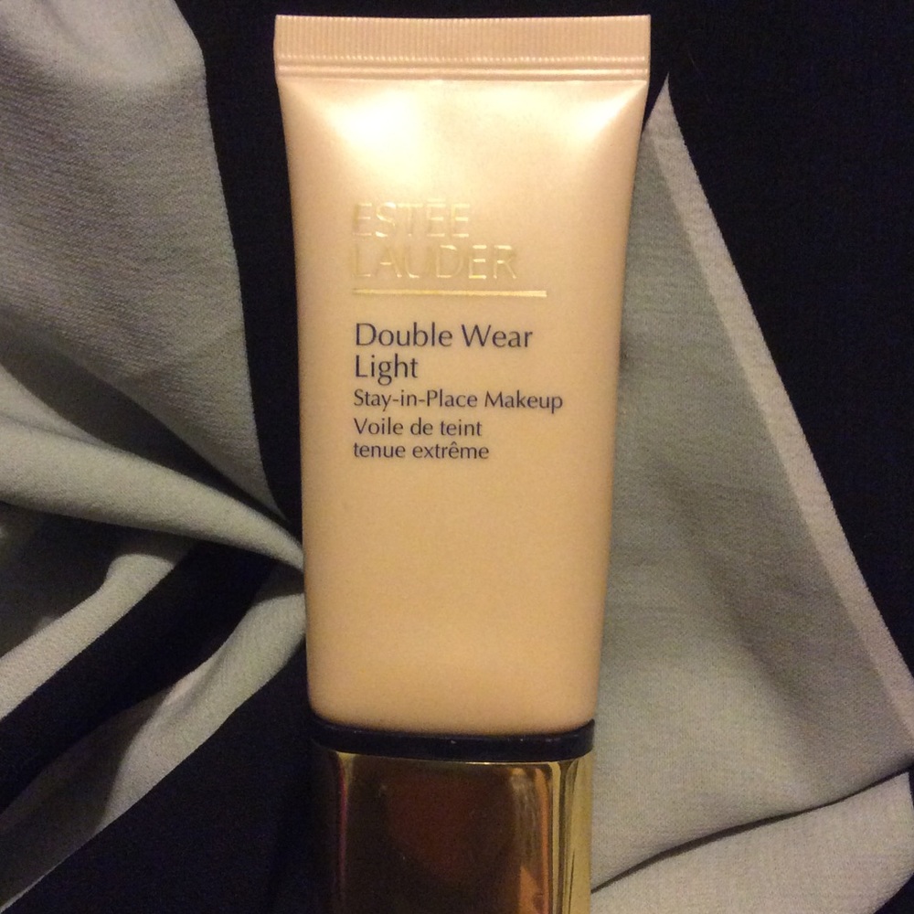 Estée Lauder Double Wear Light