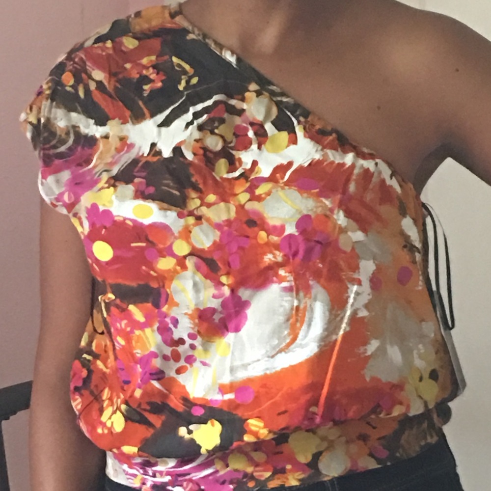 Abstract One Shoulder Top