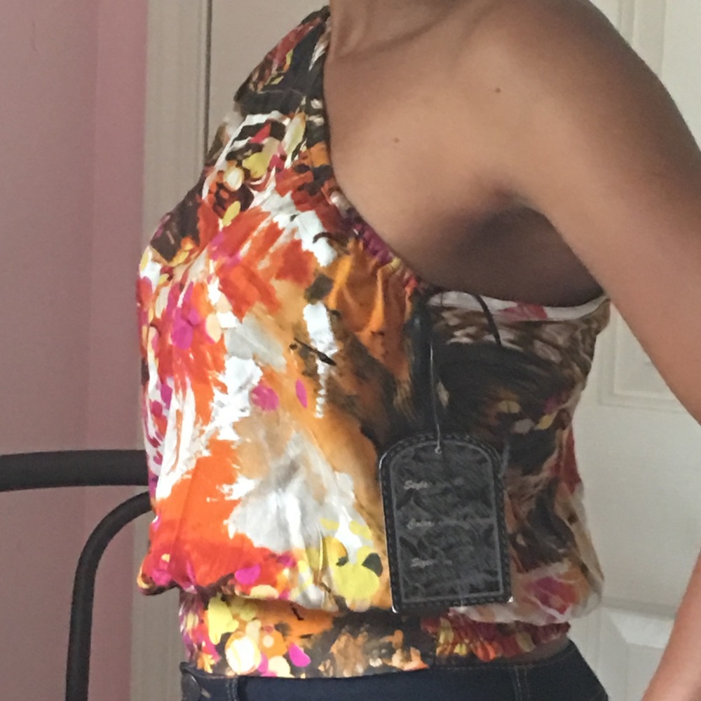 Abstract One Shoulder Top - Picture 2 of 3
