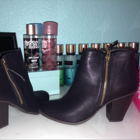 Booties - Picture 3 of 4