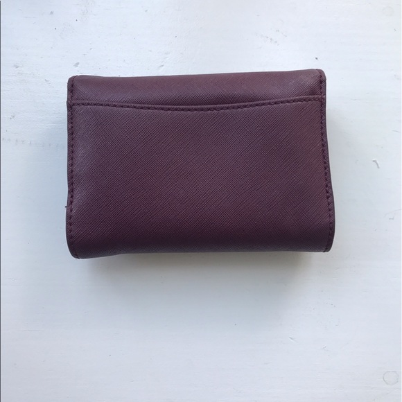 Tory Burch Wallet - Robinson Medium Flap Tri-Fold - Picture 2 of 3