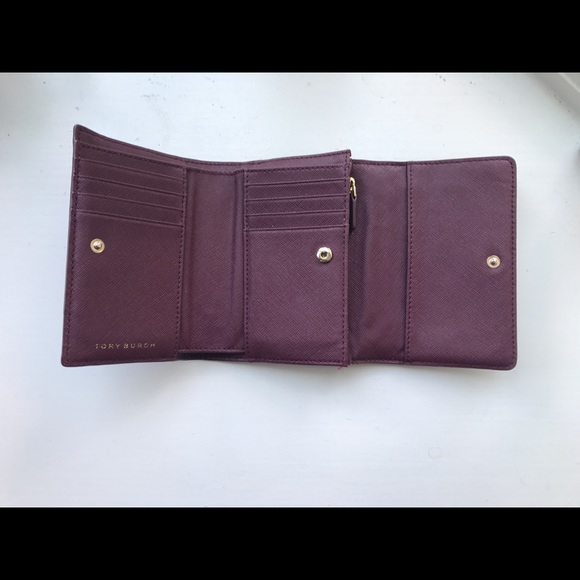 Tory Burch Wallet - Robinson Medium Flap Tri-Fold - Picture 3 of 3