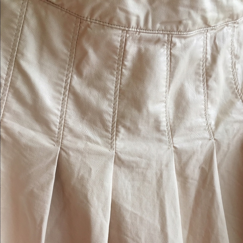 baby pink faux leather skirt - Picture 2 of 4