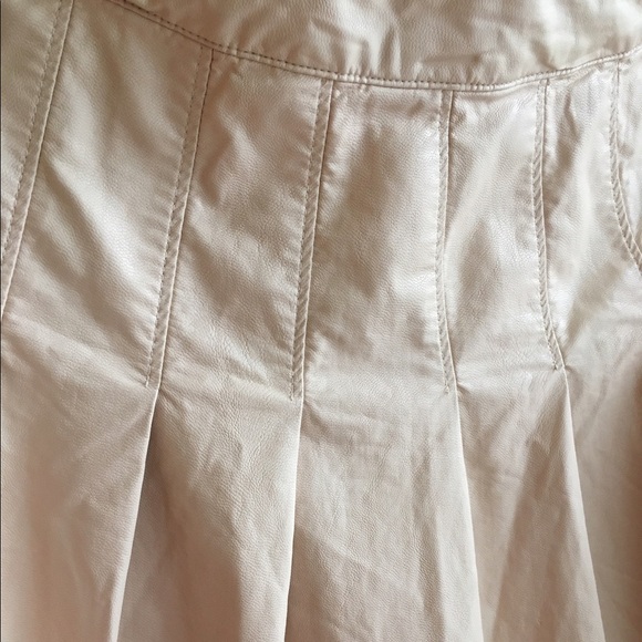 baby pink faux leather skirt - Picture 2 of 4