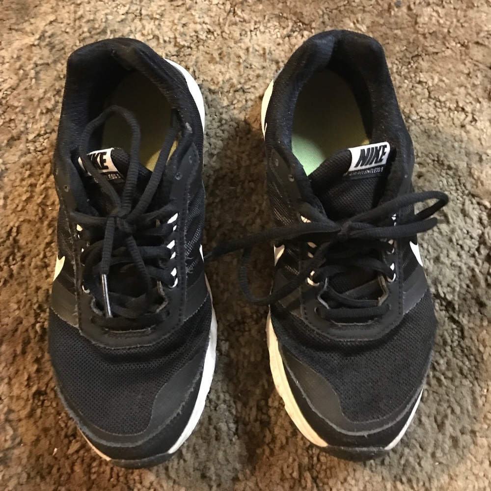 Woman's Nike Air Relentless 5