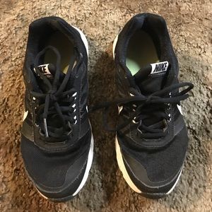 Woman's Nike Air Relentless 5